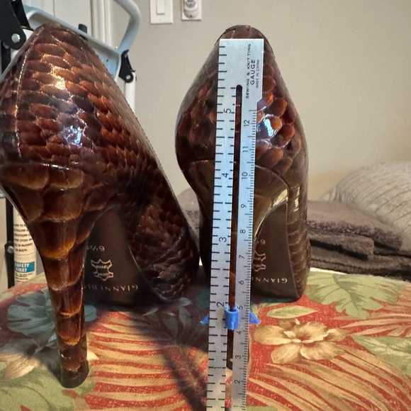 Women brown Reptile Pointy/Block Toe Patent Leather Pumps 4 in heel - Picture 3 of 4